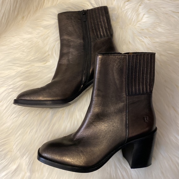 Frye Chelsea boots - Picture 3 of 11